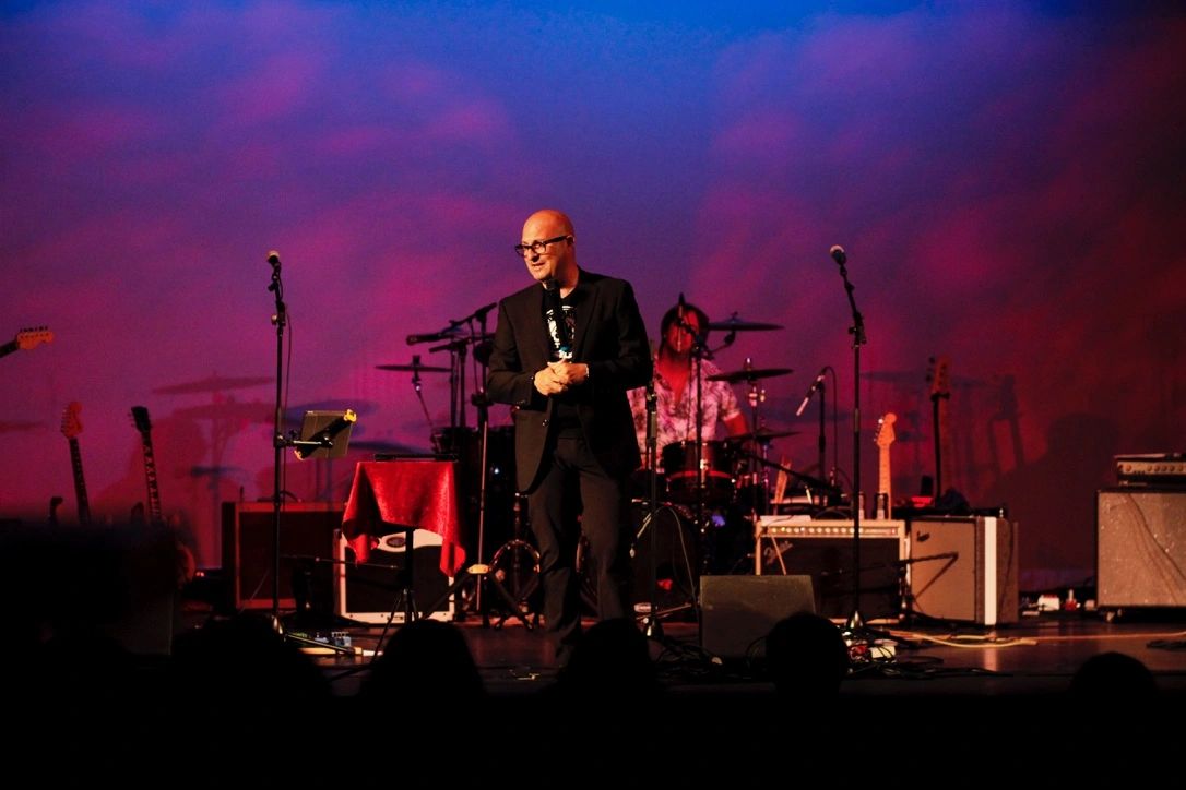 Anthony Sausa performing magic — photo 2
