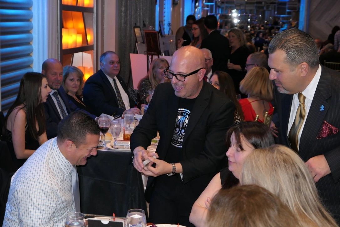 Anthony Sausa performing magic — photo 6